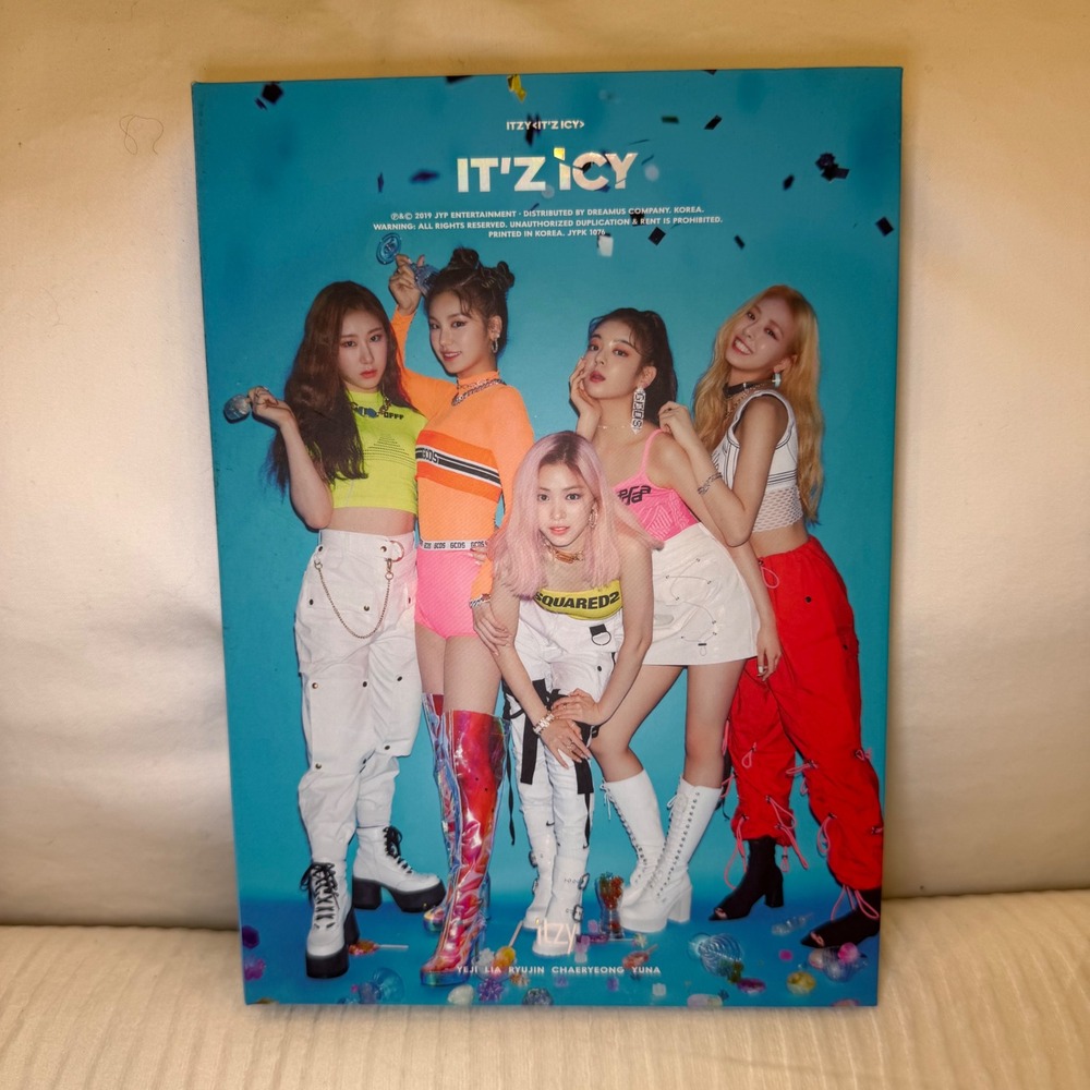 ITZY It'z Icy 1st‎ Mini Album CD Photobook JYP Entertainment 2019 Ryujin Cover